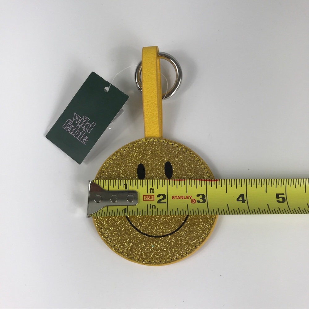Happy Face Portable Mirror Keyring - Picture 2 of 2